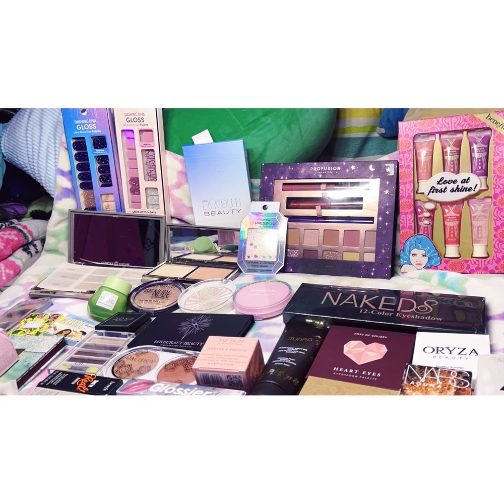 Absolutely Perfect Makeup Bundle - Picture 6 of 11